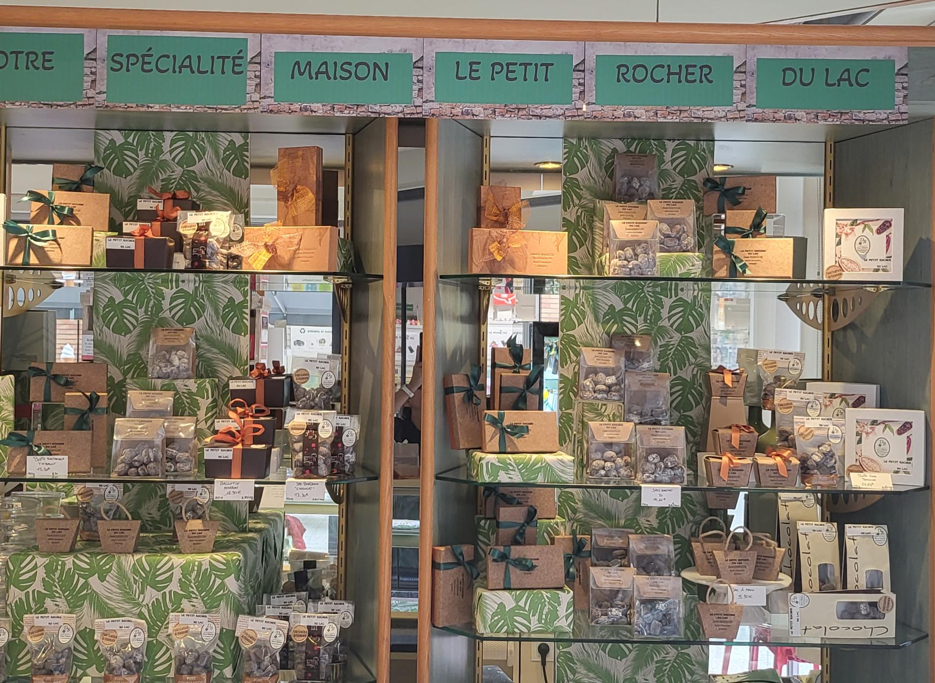 LE PETIT ROCHER DU LAC